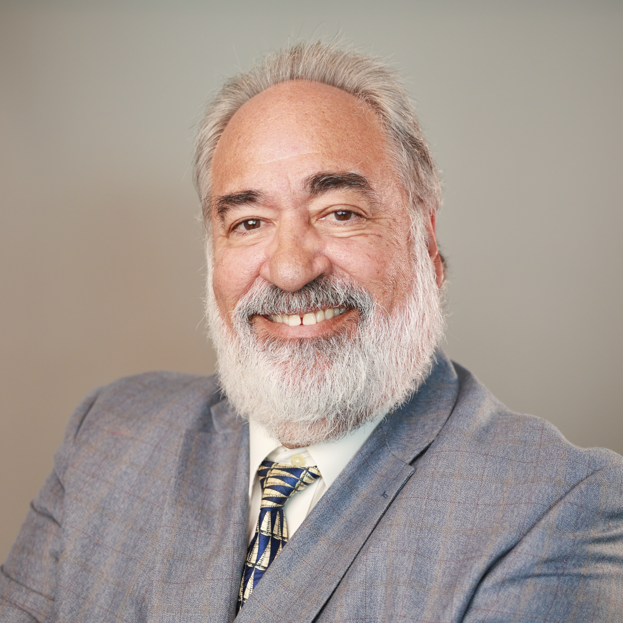 Dr. Ángel Dávila
